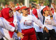 Ratusan Lansia Surabaya Ikuti Senam Sehat di Balai Kota