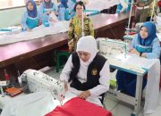 Pelajar Jatim Jahit Bendera Raksasa 80.000 Meter untuk Pecahkan Rekor MURI
