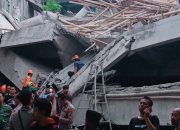 Pondok Pesantren Sidoarjo Ambruk Saat Pengecoran, Evakuasi Korban Terjebak Dilakukan.