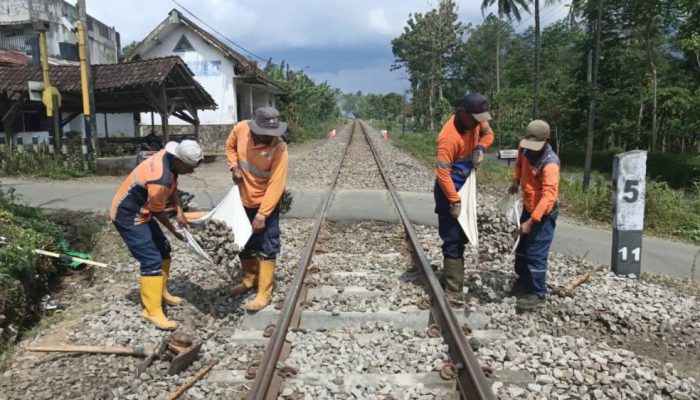 KAI Daop 9 Jember Catat 12 Kasus Vandalisme Rel Sepanjang 2025, Mayoritas Penataan Batu di Atas Rel
