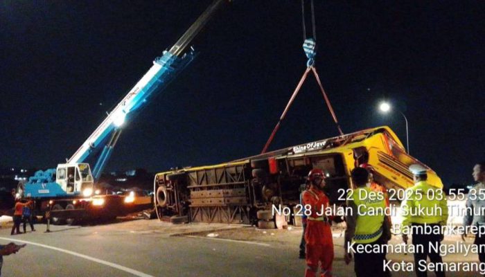 5. Kecelakaan Maut Bus Cahaya Trans di Tol Krapyak, Evakuasi Berlangsung Dramatis