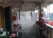 Kebakaran Kapal Peti Kemas Verizon di Tanjung Perak Berhasil Dipadamkan