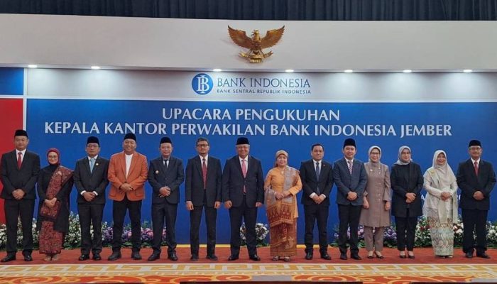 Perry Warjiyo Resmi Kukuhkan Iqbal Reza Nugraha sebagai Kepala BI Jember