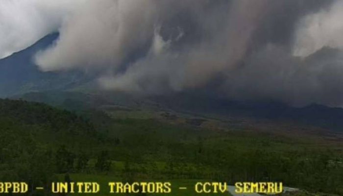 Awan Panas Guguran Gunung Semeru Meluncur 4 Kilometer