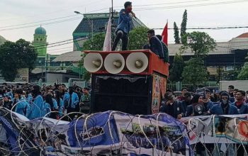 Demo di DPRD Jatim, Mahasiswa Soroti BPJS, Guru Honorer hingga Deforestasi