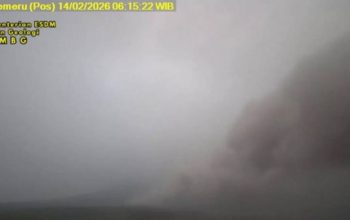 Gunung Semeru Erupsi, Awan Panas Meluncur 6 Kilometer ke Arah Tenggara