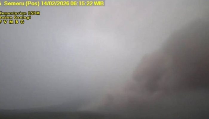 Gunung Semeru Erupsi, Awan Panas Meluncur 6 Kilometer ke Arah Tenggara
