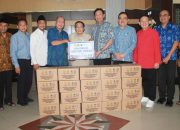 Aksi Sosial Ramadan, Pengusaha Surabaya Bagikan Ribuan Paket Sembako