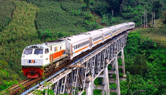 Tiket Mudik Ludes! 4 Kereta Api Daop 2 Bandung Capai Okupansi 100% untuk Lebaran 2026