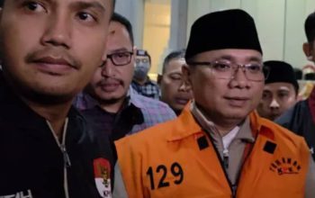 Eks Menag Yaqut Cholil Qoumas Resmi Ditahan KPK, Kenakan Rompi Oranye