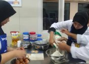 Sukses Produksi 3.124 Toples Kue Kering, SMKN 3 Sukabumi dan Bogasari Cetak Rekor Baru di Ramadan 1447 H