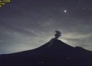 Gunung Semeru Kembali Erupsi, Guguran Awan Panas Capai 2,5 Km