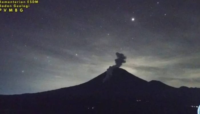 Gunung Semeru Kembali Erupsi, Guguran Awan Panas Capai 2,5 Km
