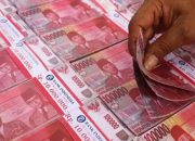 OJK Catat Kredit Investasi Naik Tajam, Ekonom Soroti Ketergantungan Fiskal