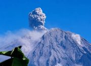 Semeru Kembali Erupsi, Kolom Abu Membumbung hingga 1.200 Meter
