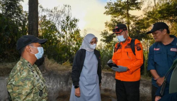 Bupati Banyuwangi Usulkan Helikopter Water Bombing untuk Padamkan Kebakaran Hutan Ijen