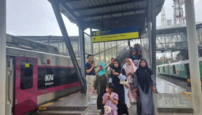 Erupsi Gunung Anak Krakatau Ganggu Penerbangan, KAI Tambah Kereta Malang-Gambir