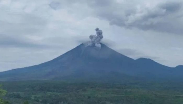 Gunung Semeru Erupsi Selasa Dini Hari, Ancaman Awan Panas dan Lahar Mengintai