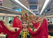 Tujuh Penari Gandrung Tampil di KA Sangkuriang, Perjalanan Menuju Banyuwangi Makin Semarak