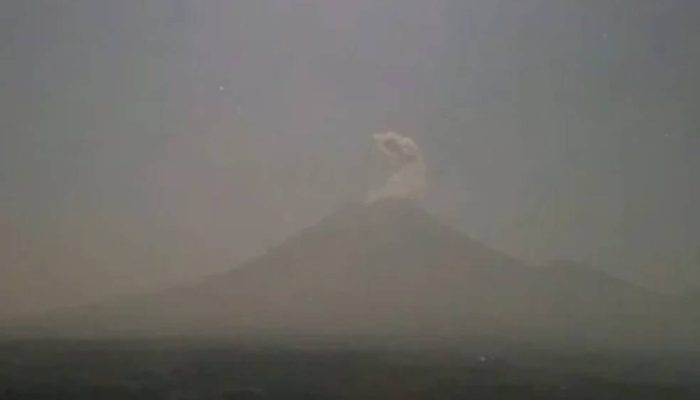 Semeru Kembali Erupsi, Enam Letusan Terjadi dalam Rentang 22.15–23.29 WIB
