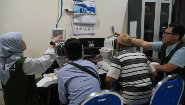 Warga Jombang hingga Blitar Ikuti Skrining Operasi Katarak Gratis di RSUD Ploso