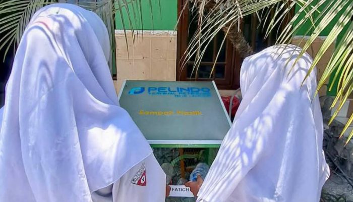 TTL Dukung Sekolah di Tambak Osowilangun, Ajarkan Siswa Pilah Sampah Sejak Dini