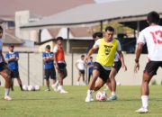 Jelang Lawan Persis Solo, Aji Santoso Evaluasi Kondisi Pemain De Red FC