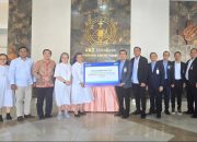 Perkuat Layanan Kesehatan, BRI Region 12 Surabaya Serahkan Mobil Ambulance untuk RKZ Surabaya